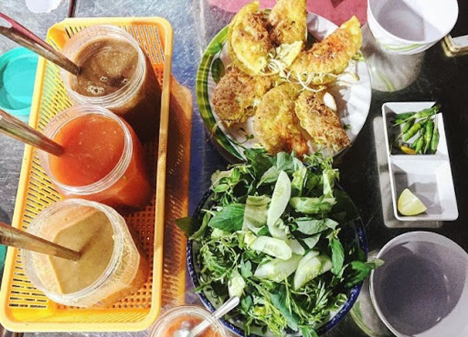 Hương vị thơm ngon của món bánh căn, bánh xèo tại quán Vinh - Phan Rang