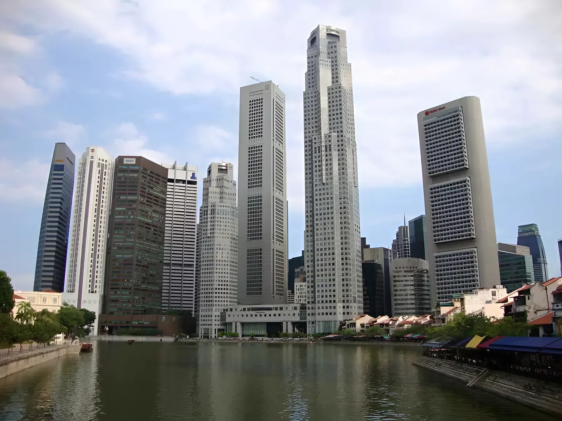 toa-nha-cao-choc-troi-o-singapore