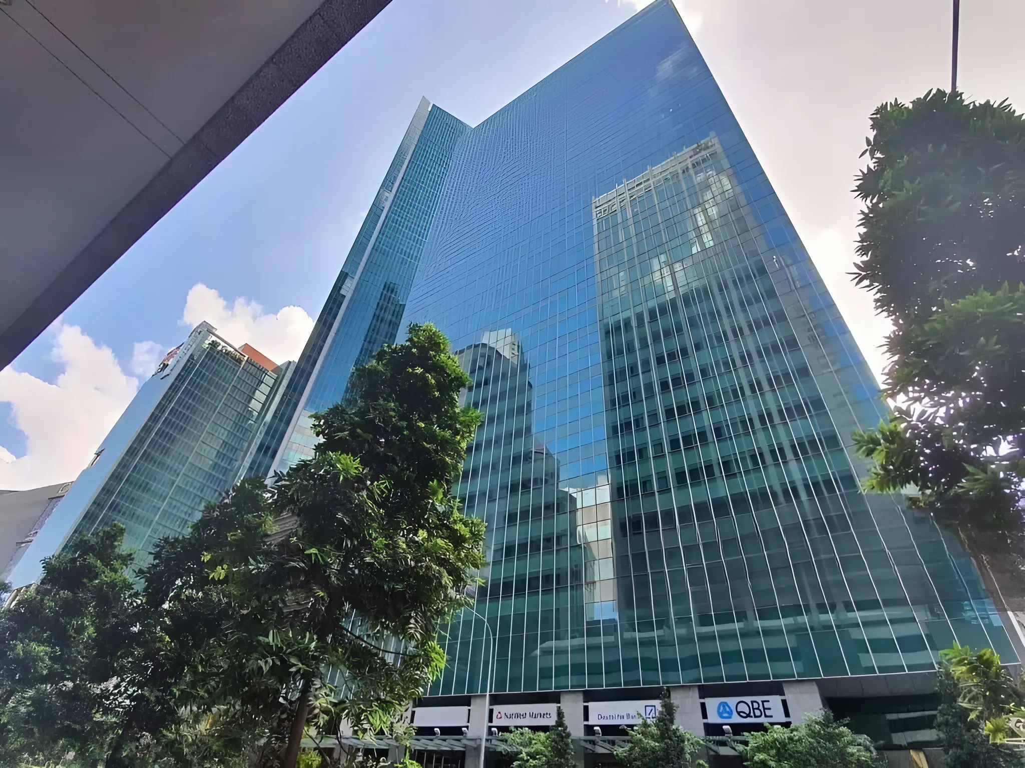 toa-nha-cao-choc-troi-o-singapore