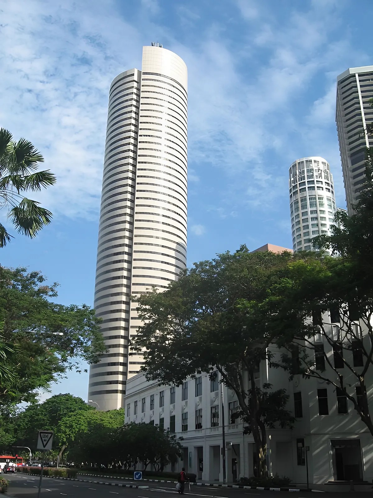 toa-nha-cao-choc-troi-o-singapore
