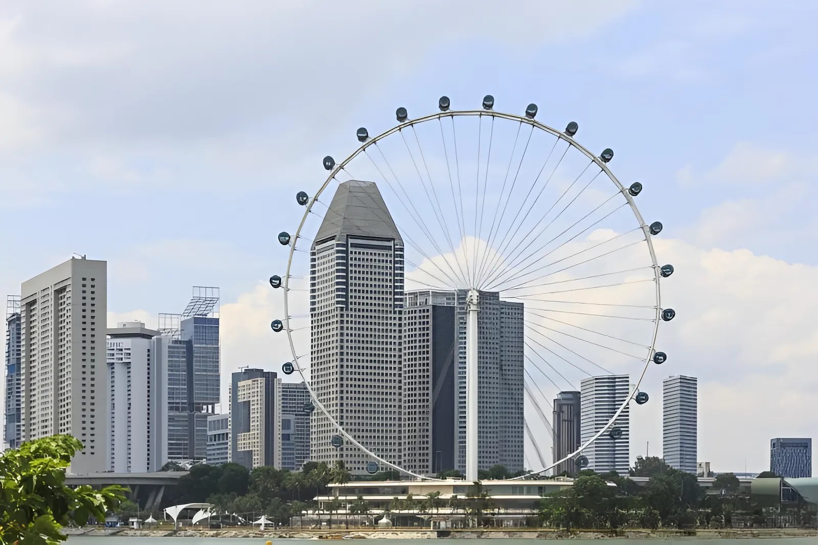 toa-nha-cao-choc-troi-o-singapore